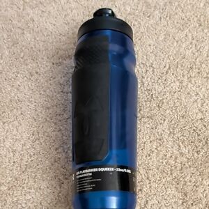 NEW Under Armour Playmaker Squeeze Water Bottle 32 oz.